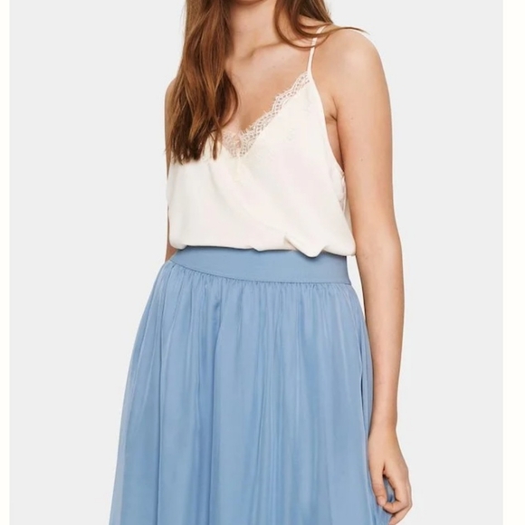 NWT St. Tropez Adjustable Lace Camisole - Picture 3 of 5